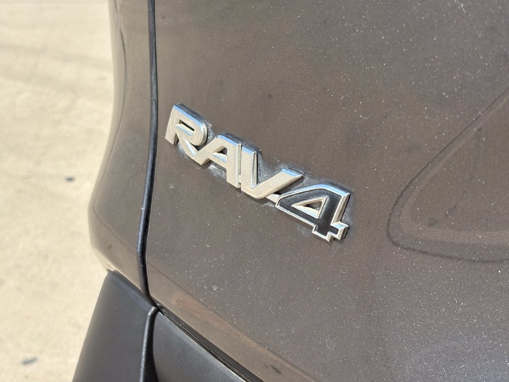 Used 2022 Toyota RAV4 XLE Premium FWD image 11