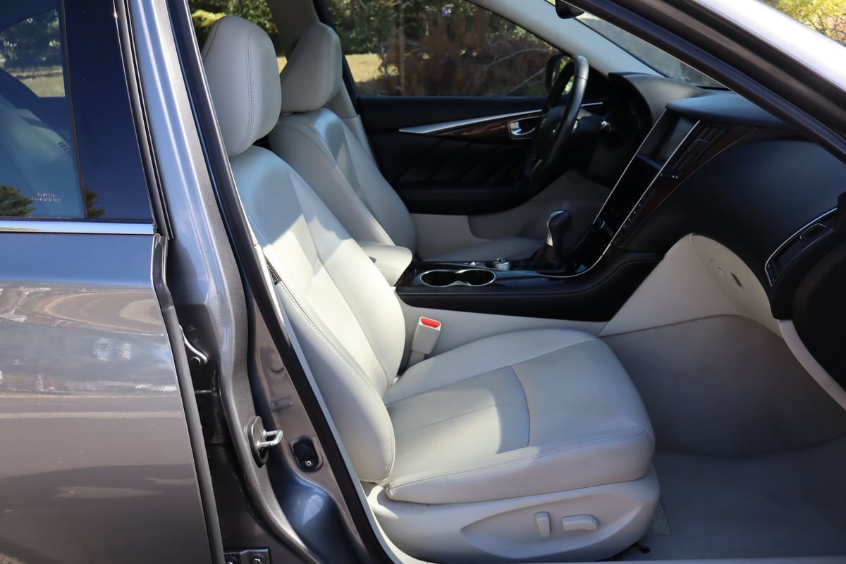 Used 2015 INFINITI Q50 Premium w/ Deluxe Technology Package AWD/4WD image 22