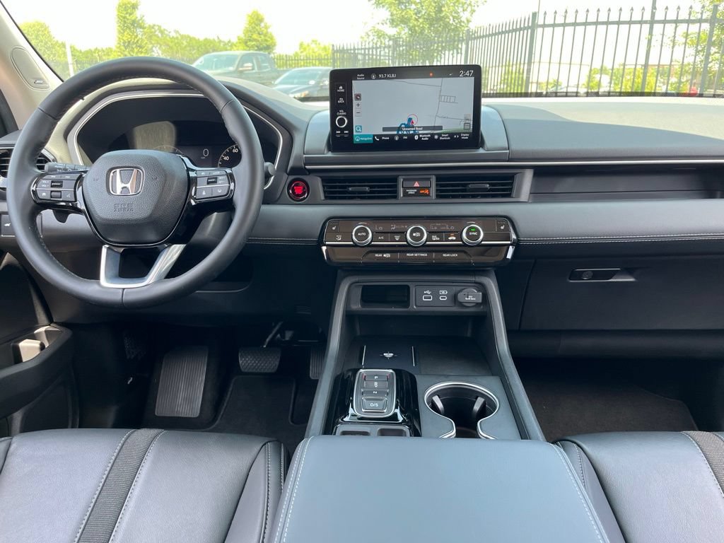 Certified 2025 Honda Pilot Touring image 17