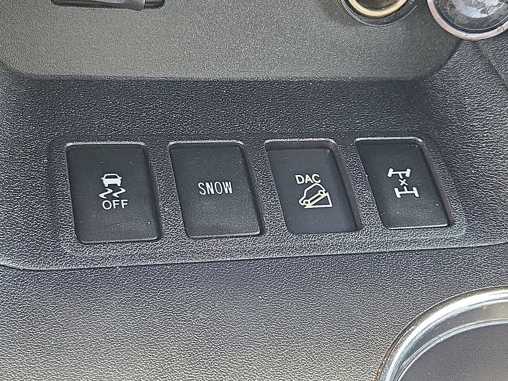 Used 2014 Toyota Highlander LE AWD/4WD image 24