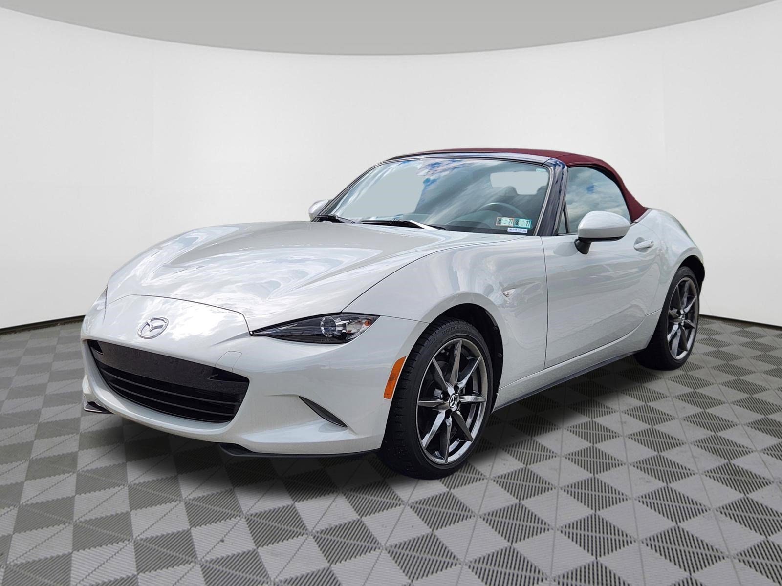 Used 2018 MAZDA MX-5 Miata Grand Touring RWD image 2