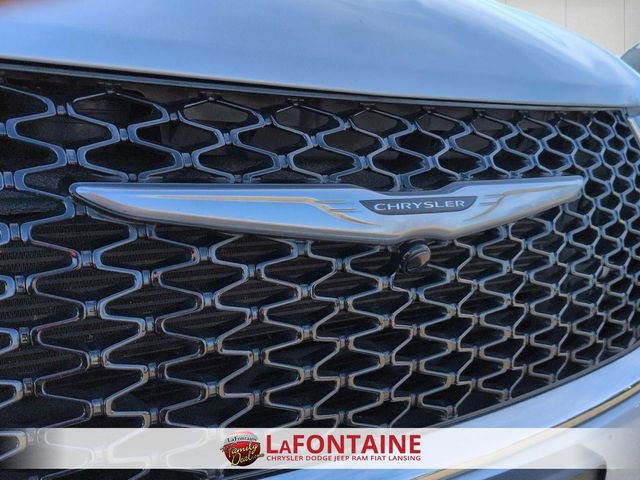 Used 2024 Chrysler Pacifica Touring-L FWD image 9