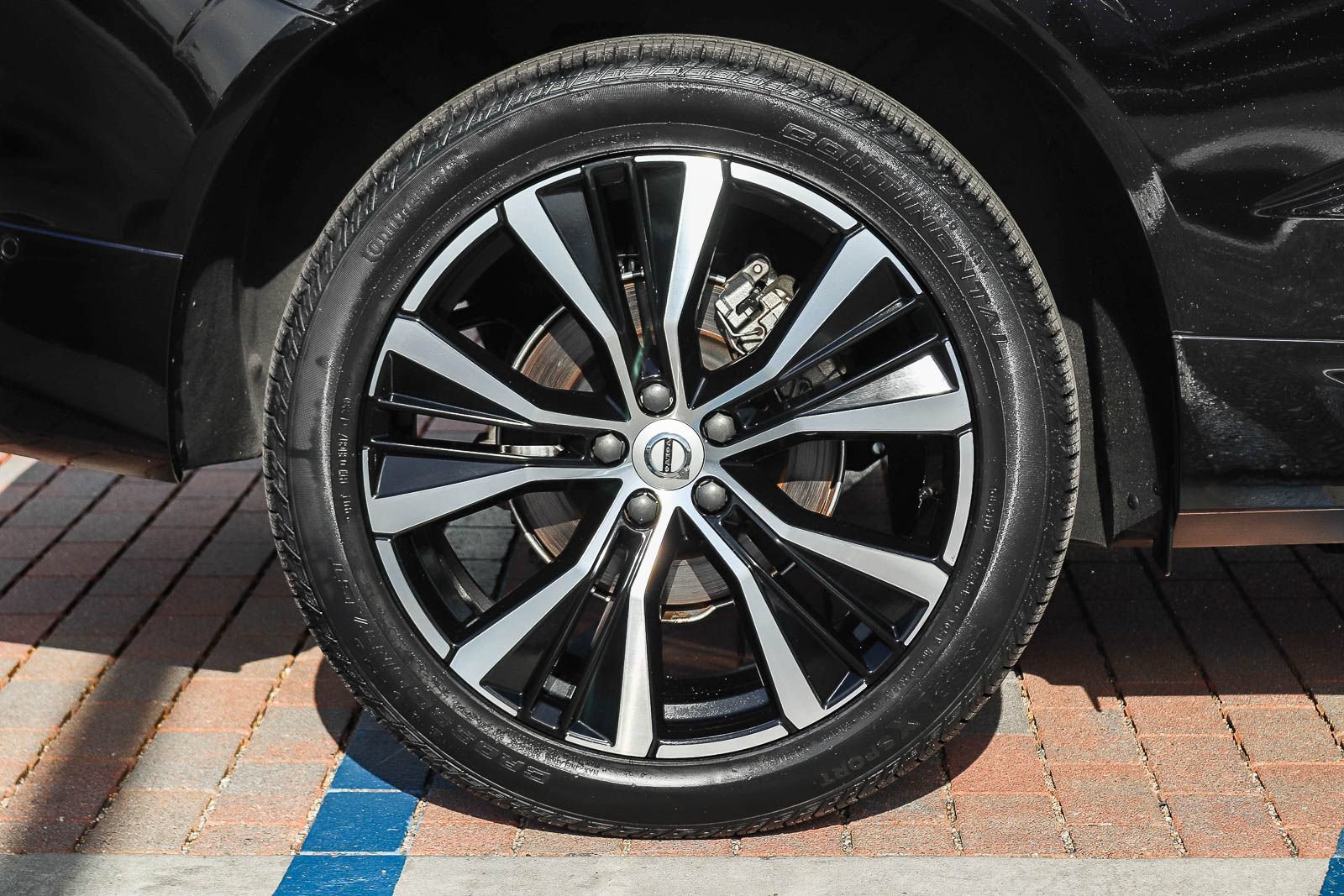 Used 2024 Volvo XC60 B5 Plus w/ Protection Package Premier AWD/4WD image 9