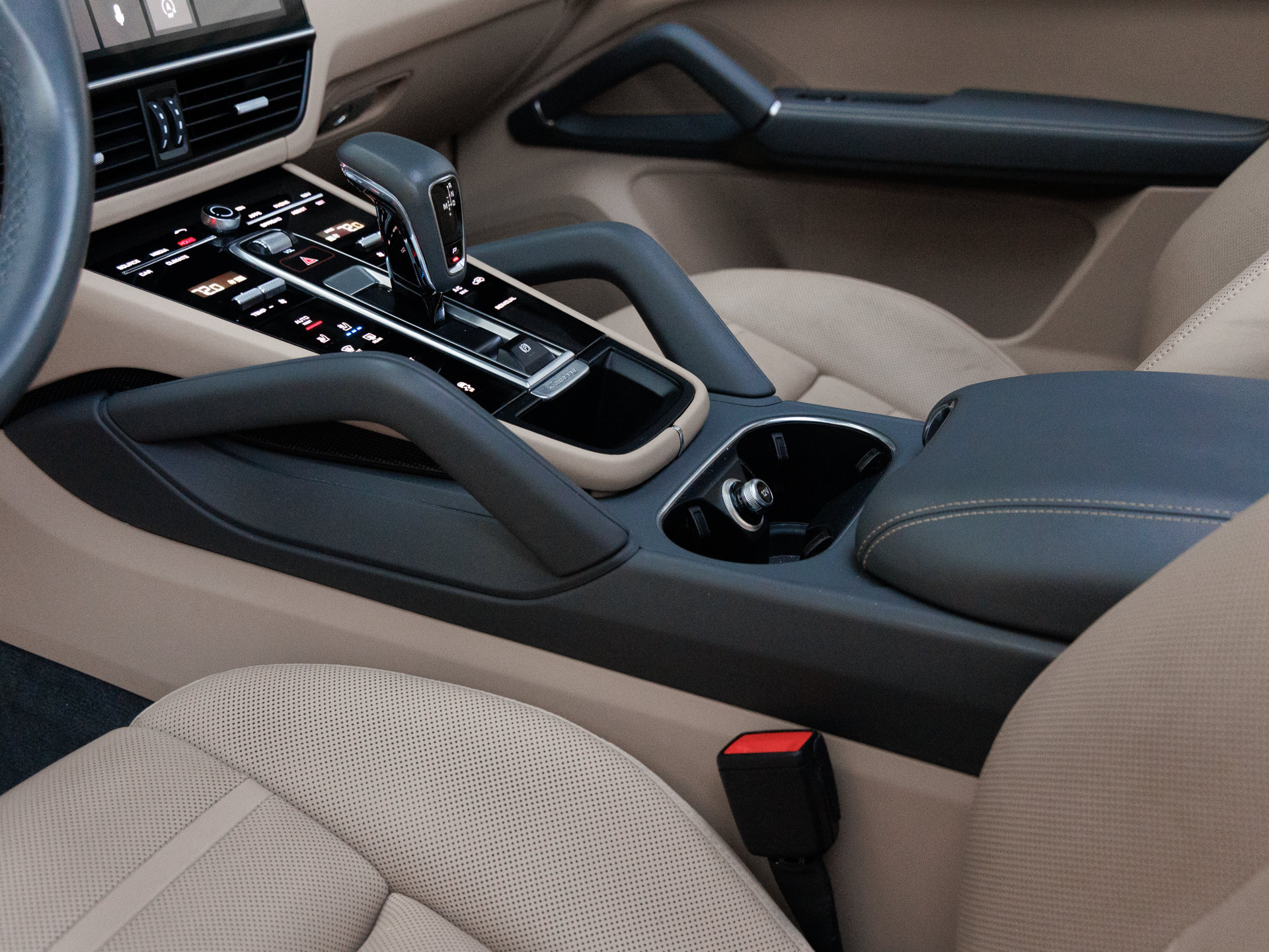 Certified 2019 Porsche Cayenne AWD/4WD image 21