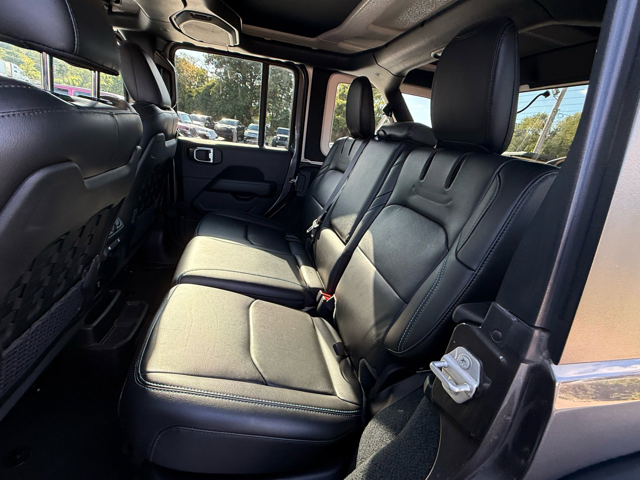 Used 2022 Jeep Wrangler Unlimited Rubicon 4xe w/ Dual Top Group image 32