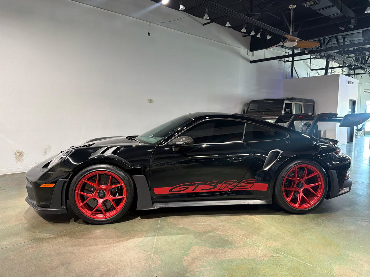 Used 2025 Porsche 911 GT3 RS RWD image 4