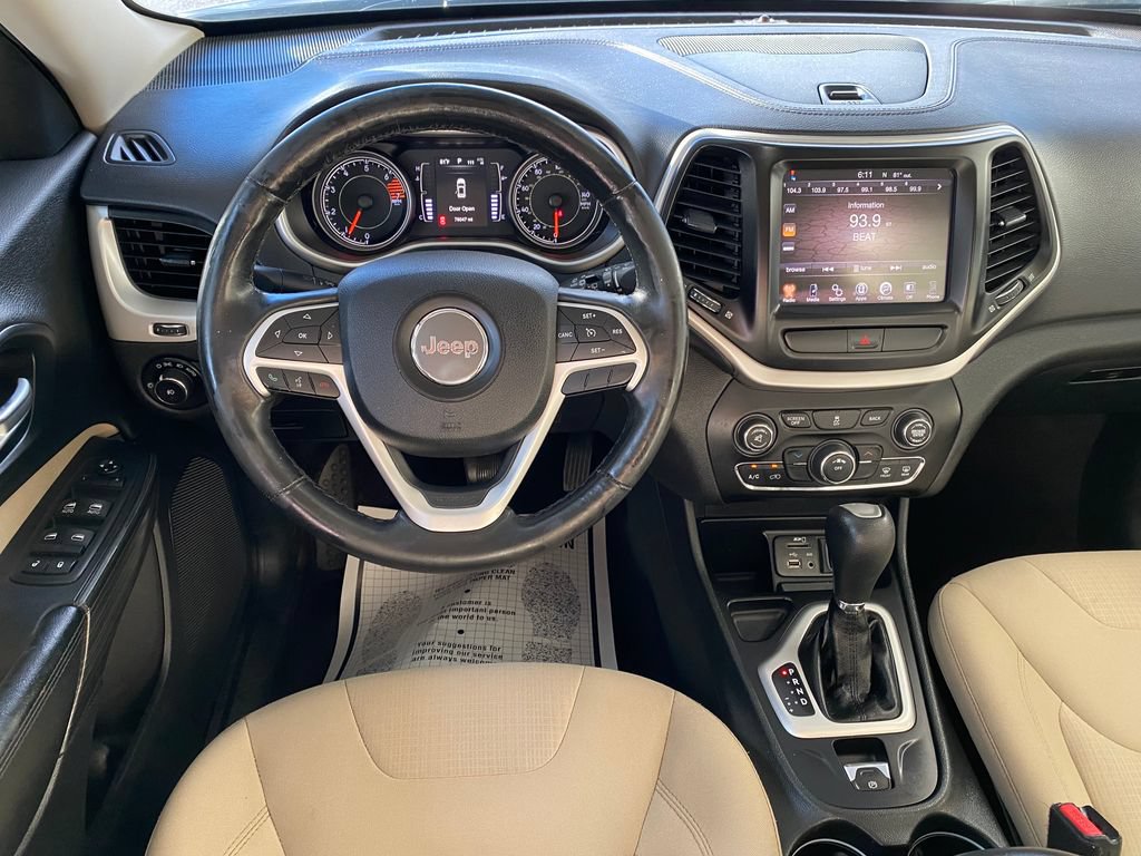 Used 2016 Jeep Cherokee Latitude FWD image 30
