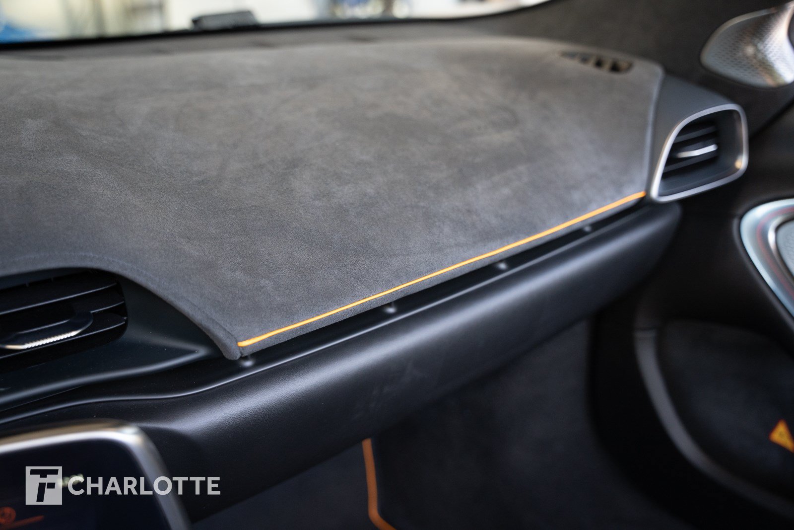 Used 2025 McLaren Artura Spider RWD image 25