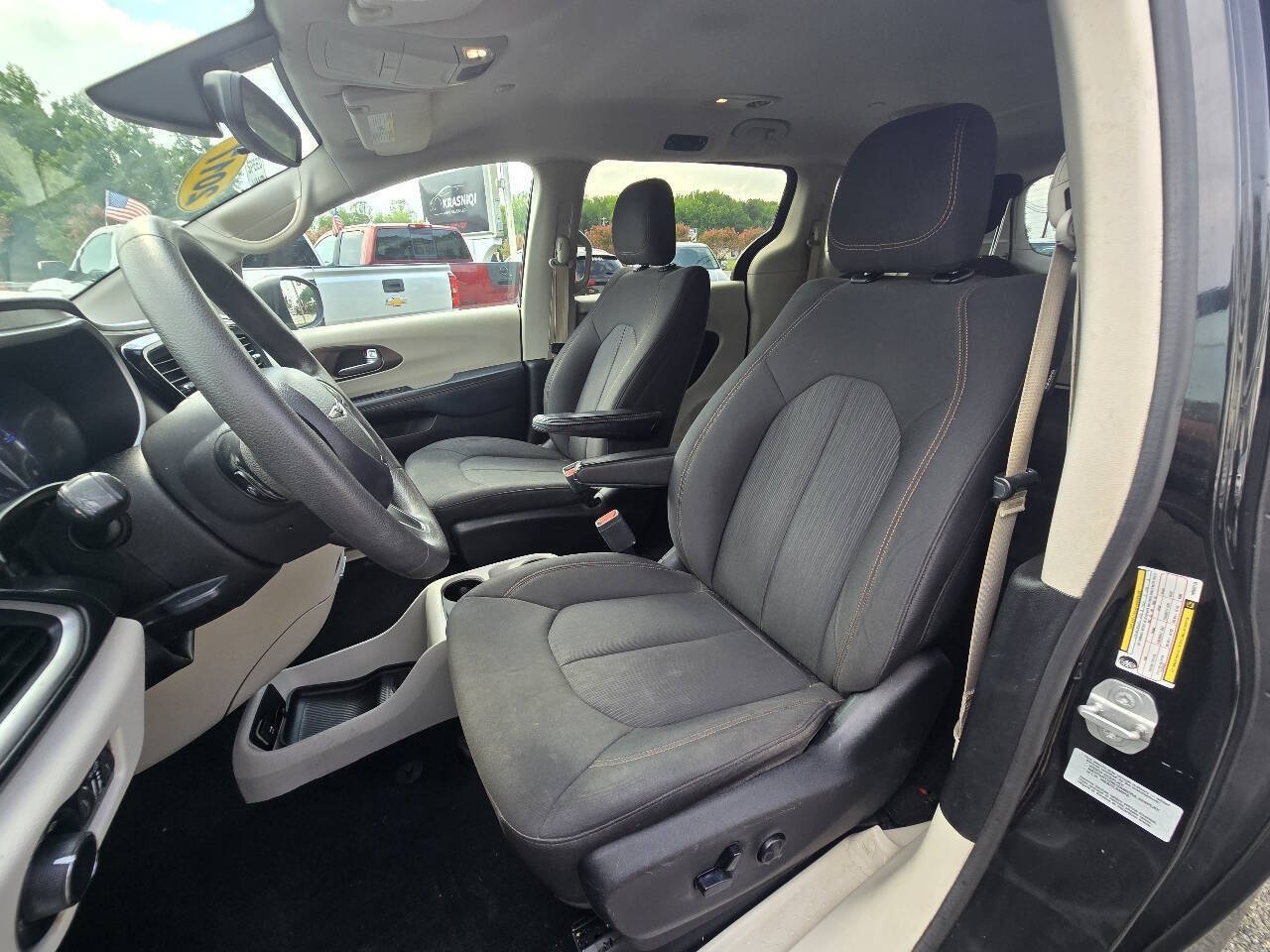 Used 2017 Chrysler Pacifica LX FWD image 20