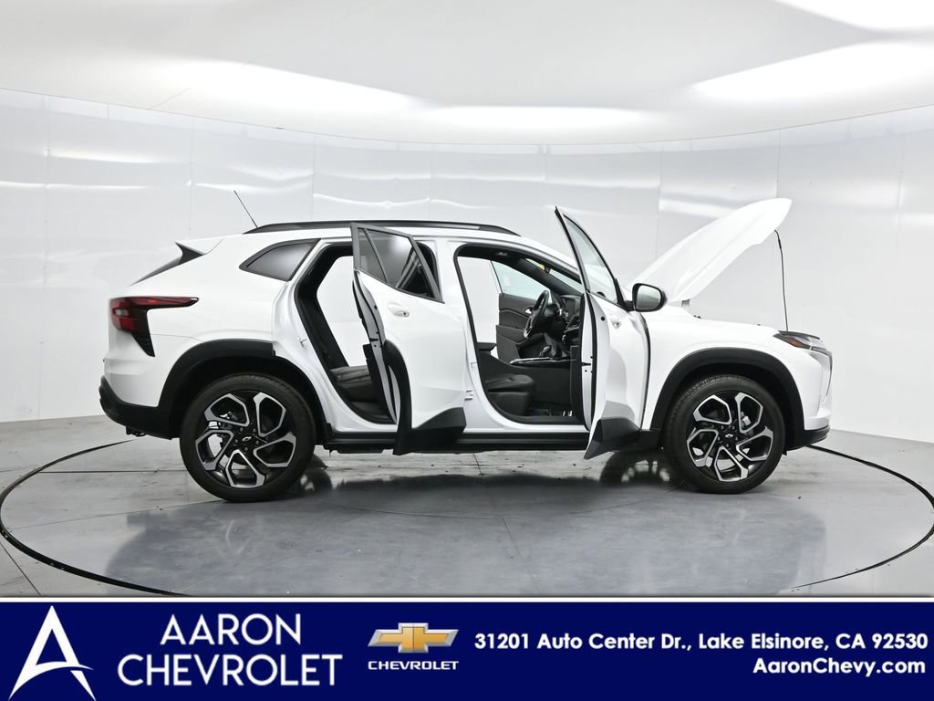 Used 2024 Chevrolet Trax RS w/ Sunroof Package image 3