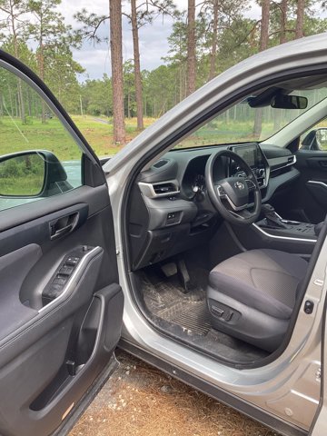 Used 2023 Toyota Highlander L image 9