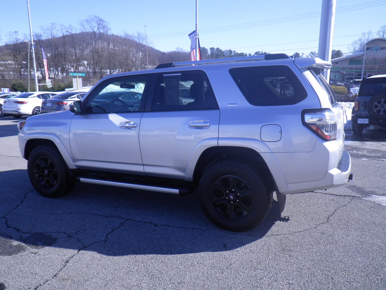Used 2017 Toyota 4Runner SR5 image 3