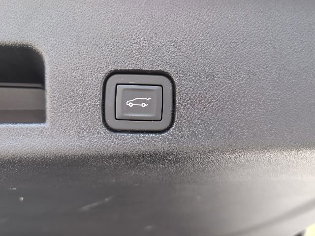 Used 2025 Chevrolet Traverse Z71 w/ Driver Confidence Package AWD/4WD image 28