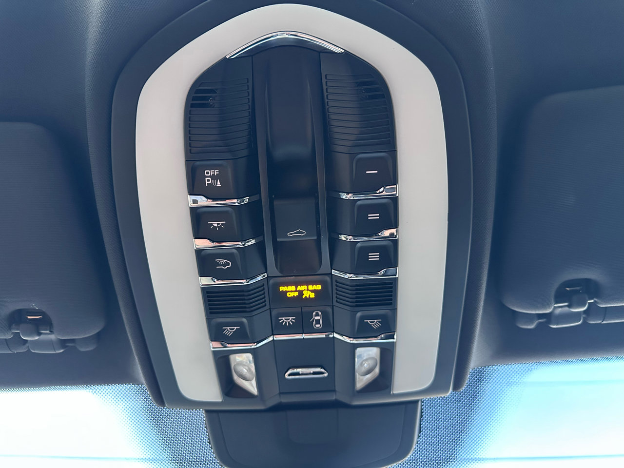 Used 2016 Porsche Cayenne image 44