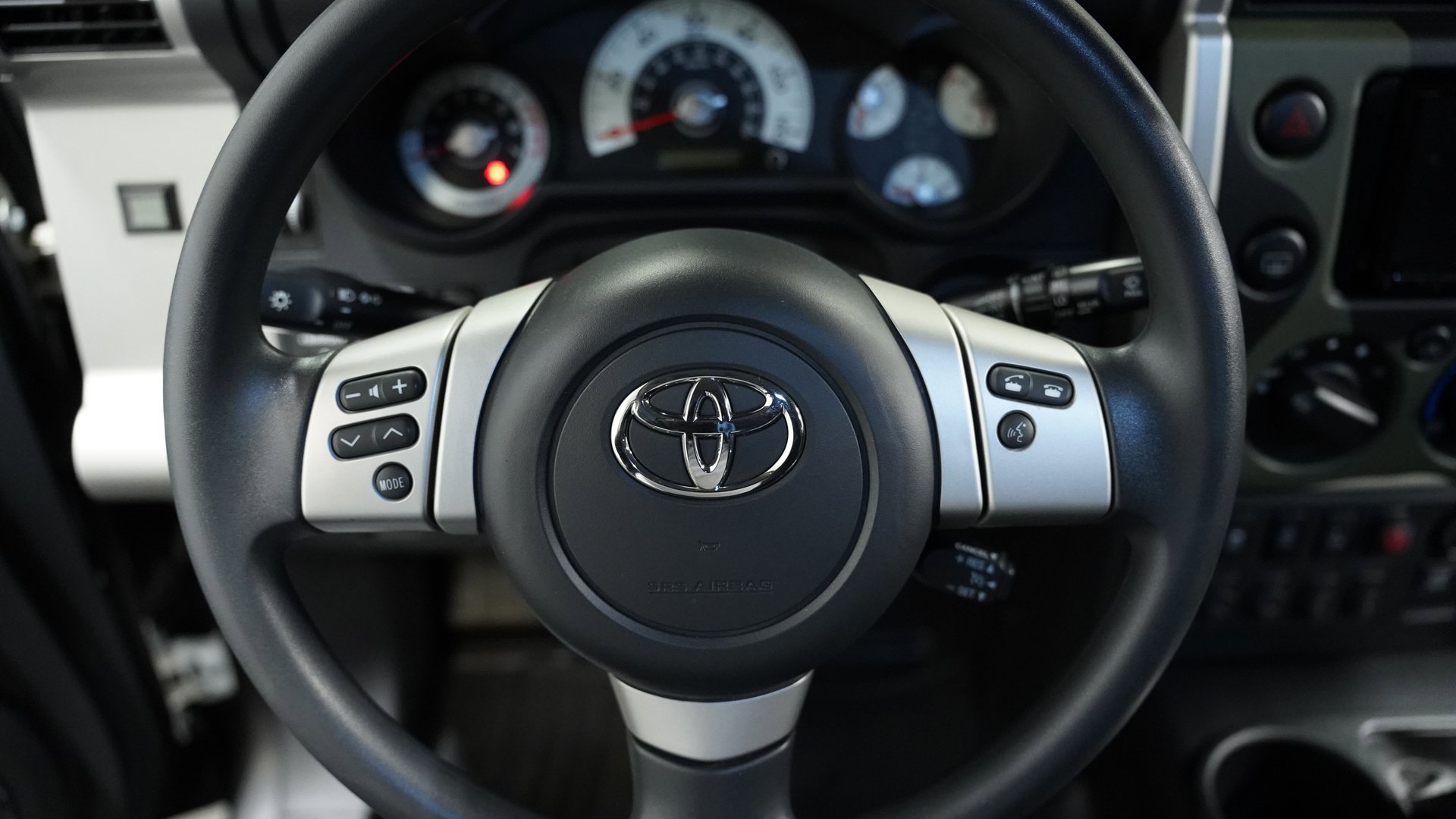 Used 2011 Toyota FJ Cruiser 4WD image 35