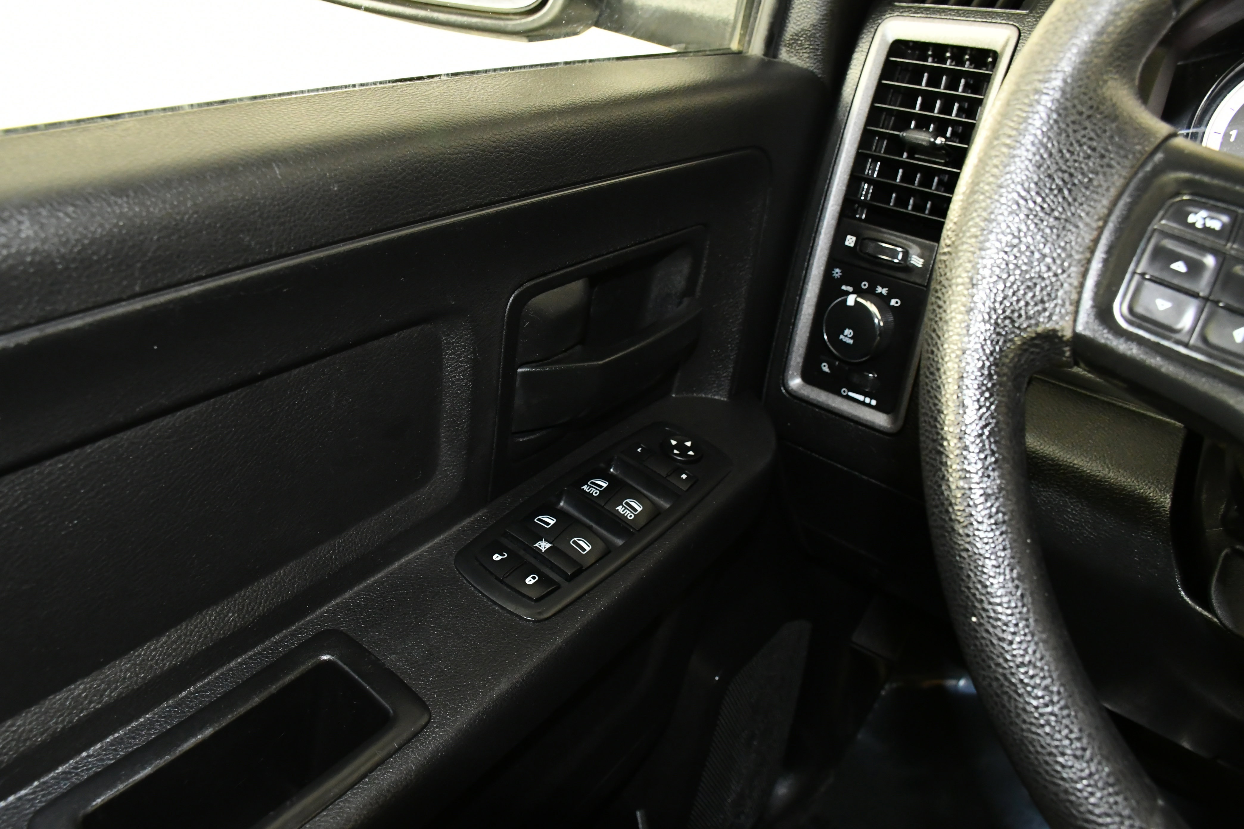 Used 2017 RAM 1500 Express w/ Express Value Package image 34