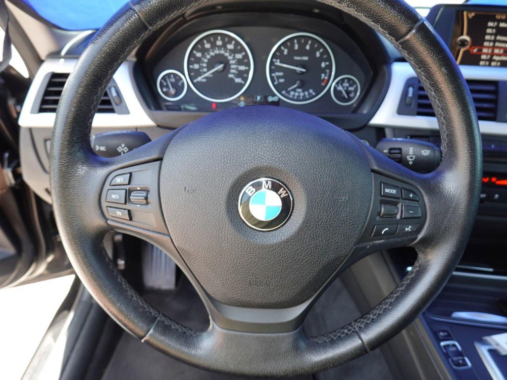 Used 2013 BMW 320i Sedan RWD image 13