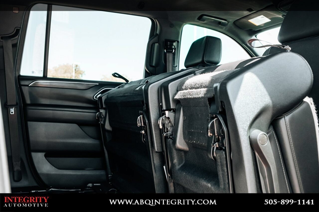Used 2024 Chevrolet Suburban LT RWD image 47