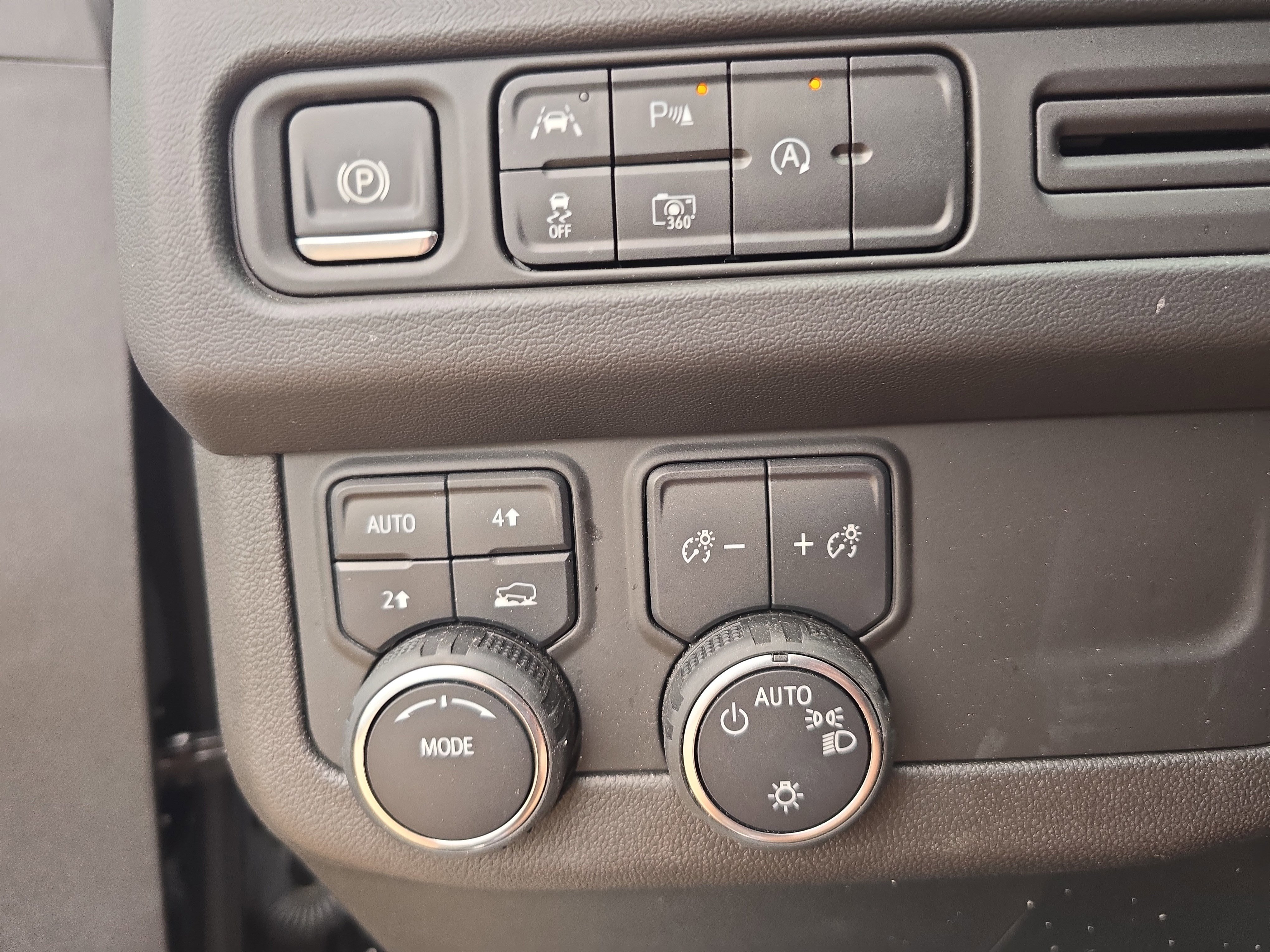 Used 2024 Chevrolet Tahoe RST w/ RST Performance Edition AWD/4WD image 27