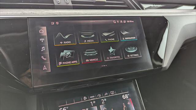 Used 2021 Audi e-tron Premium Plus w/ Premium Plus Package image 24