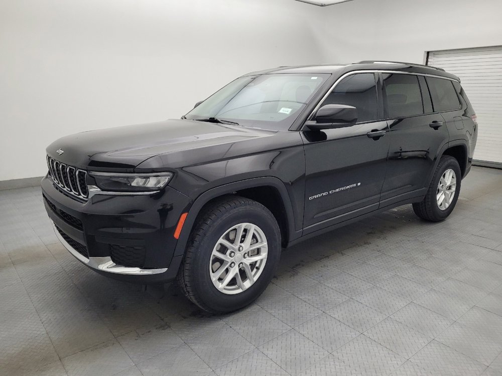 Used 2023 Jeep Grand Cherokee L Laredo image 2
