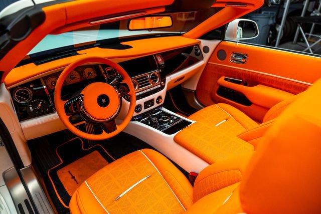 Used 2020 Rolls-Royce Dawn RWD image 13