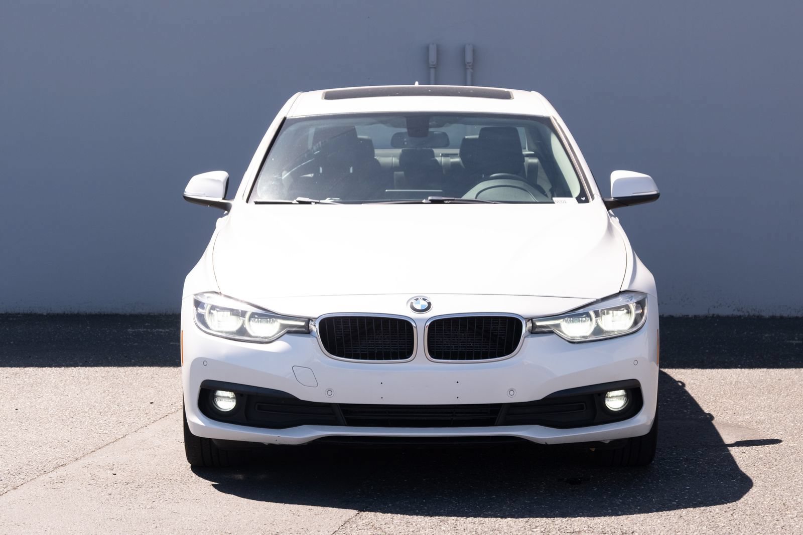 Used 2018 BMW 320i xDrive Sedan w/ Convenience Package AWD/4WD image 20