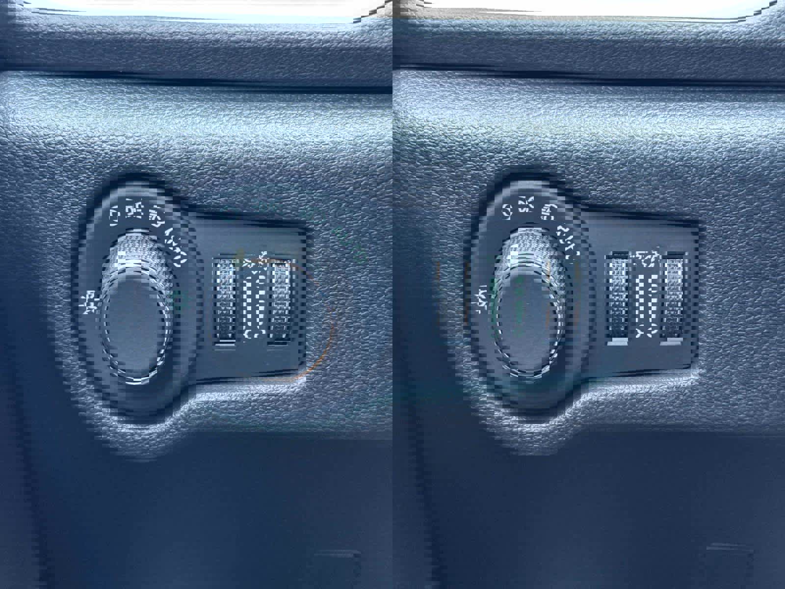 New 2026 Chrysler Voyager LX image 14