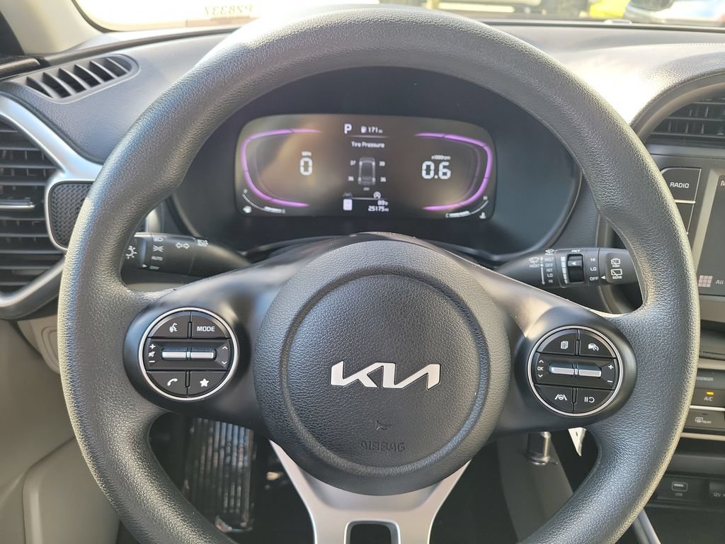 Used 2025 Kia Soul LX FWD image 8
