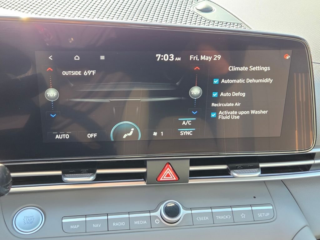 Used 2025 Hyundai Elantra SEL FWD image 31