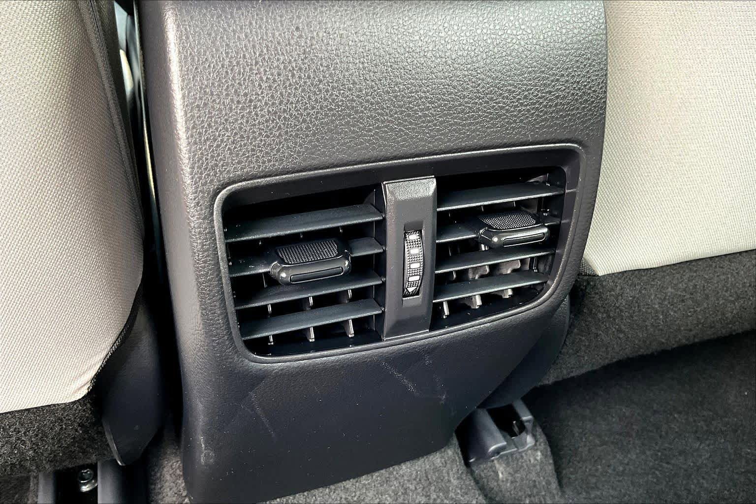 Used 2026 Toyota Corolla Cross L image 32