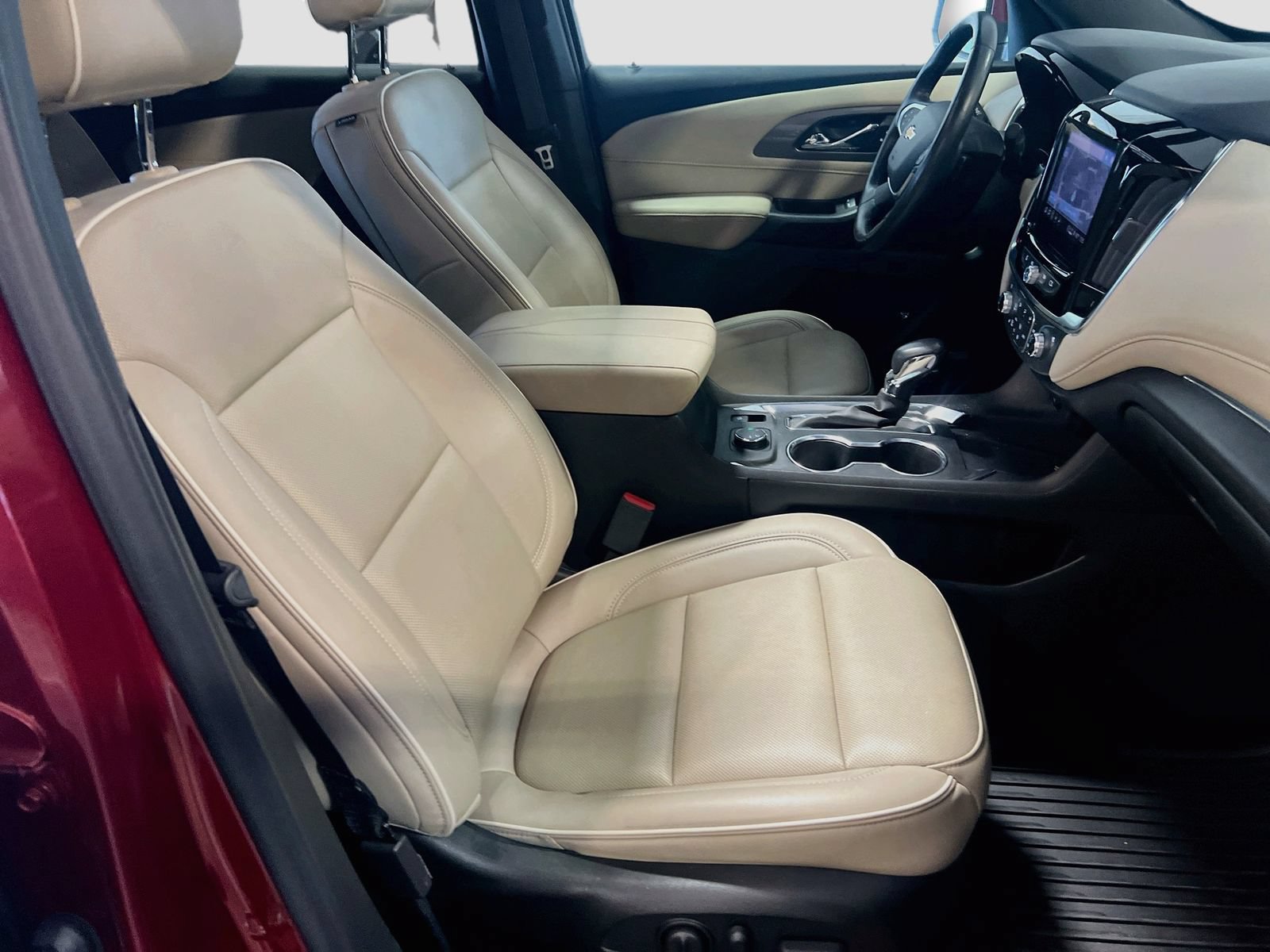 Used 2022 Chevrolet Traverse Premier AWD/4WD image 31
