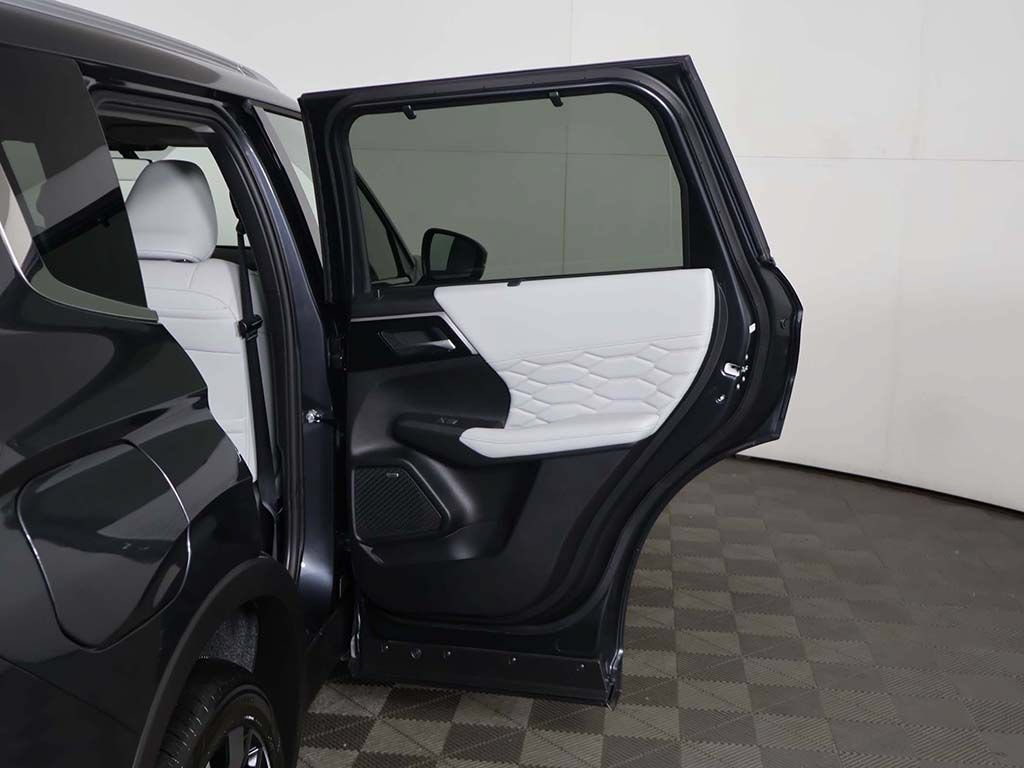 New 2026 Mitsubishi Outlander SEL AWD/4WD image 29