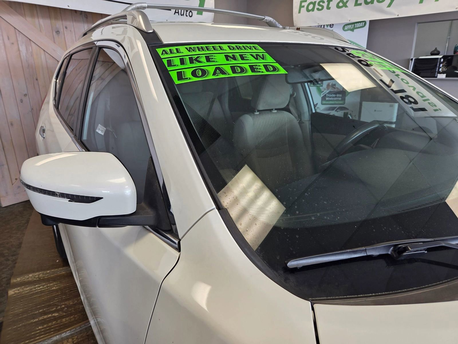 Used 2017 Nissan Rogue SV w/ SV Premium Package image 3