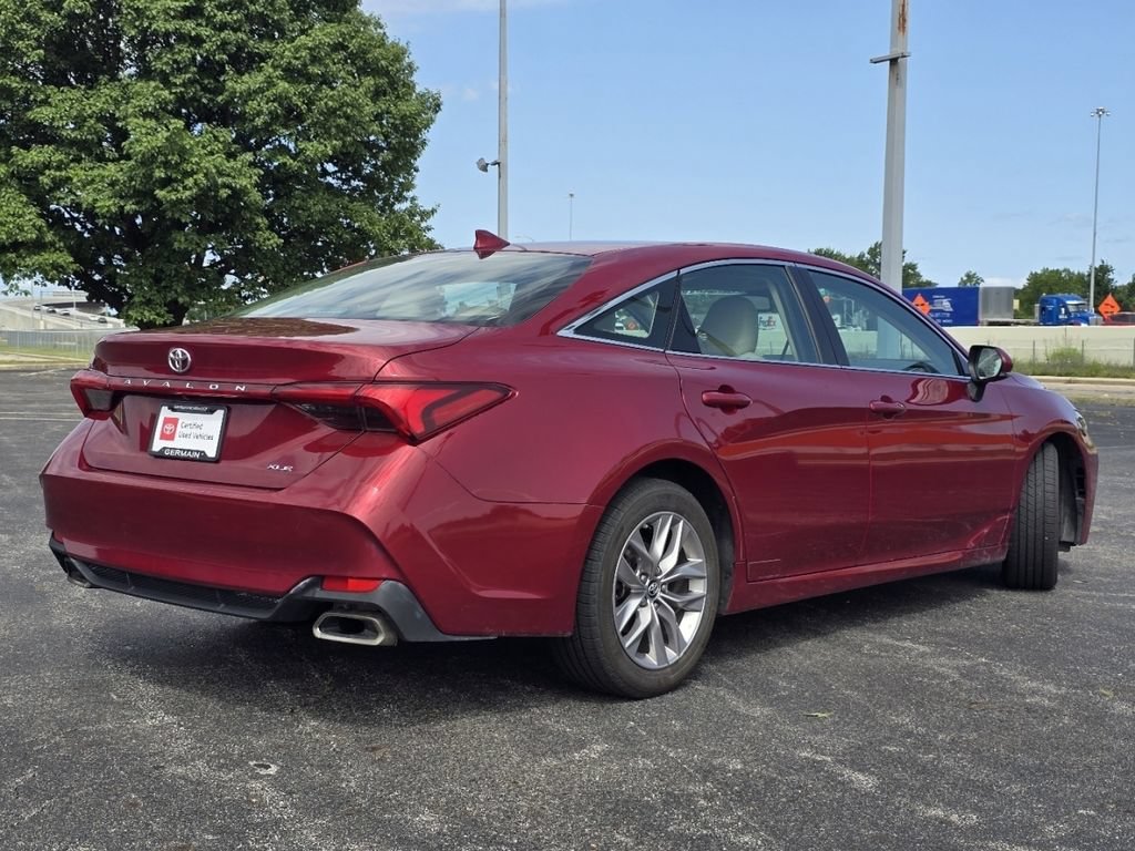 Certified 2019 Toyota Avalon XLE w/ Moonroof Package FWD image 16