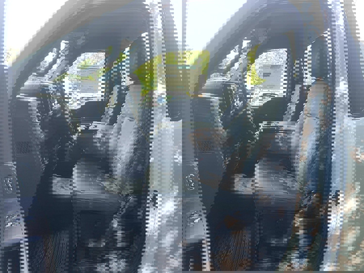 Used 2024 Ford F550 4x4 Regular Cab Super Duty image 11