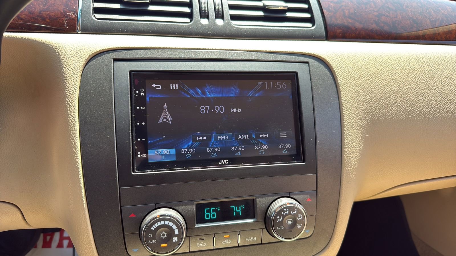 Used 2011 Buick Lucerne CXL w/ Driver Confidence Package FWD image 15