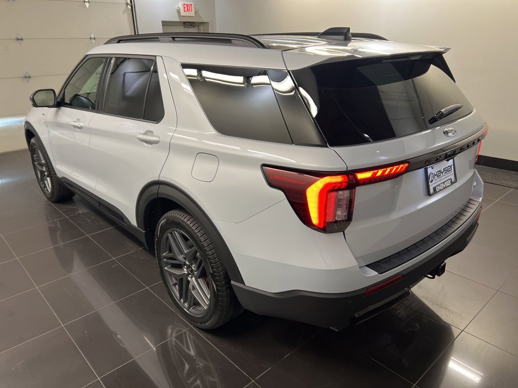New 2026 Ford Explorer ST-Line w/ ST-Line Street Pack image 4