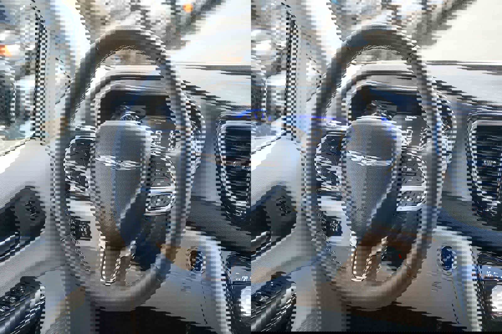 Used 2024 Chrysler Pacifica Touring-L image 13