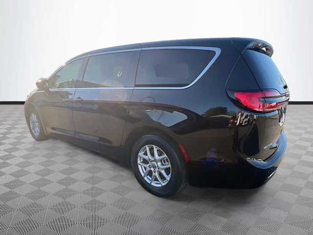 Used 2024 Chrysler Pacifica Touring-L image 5