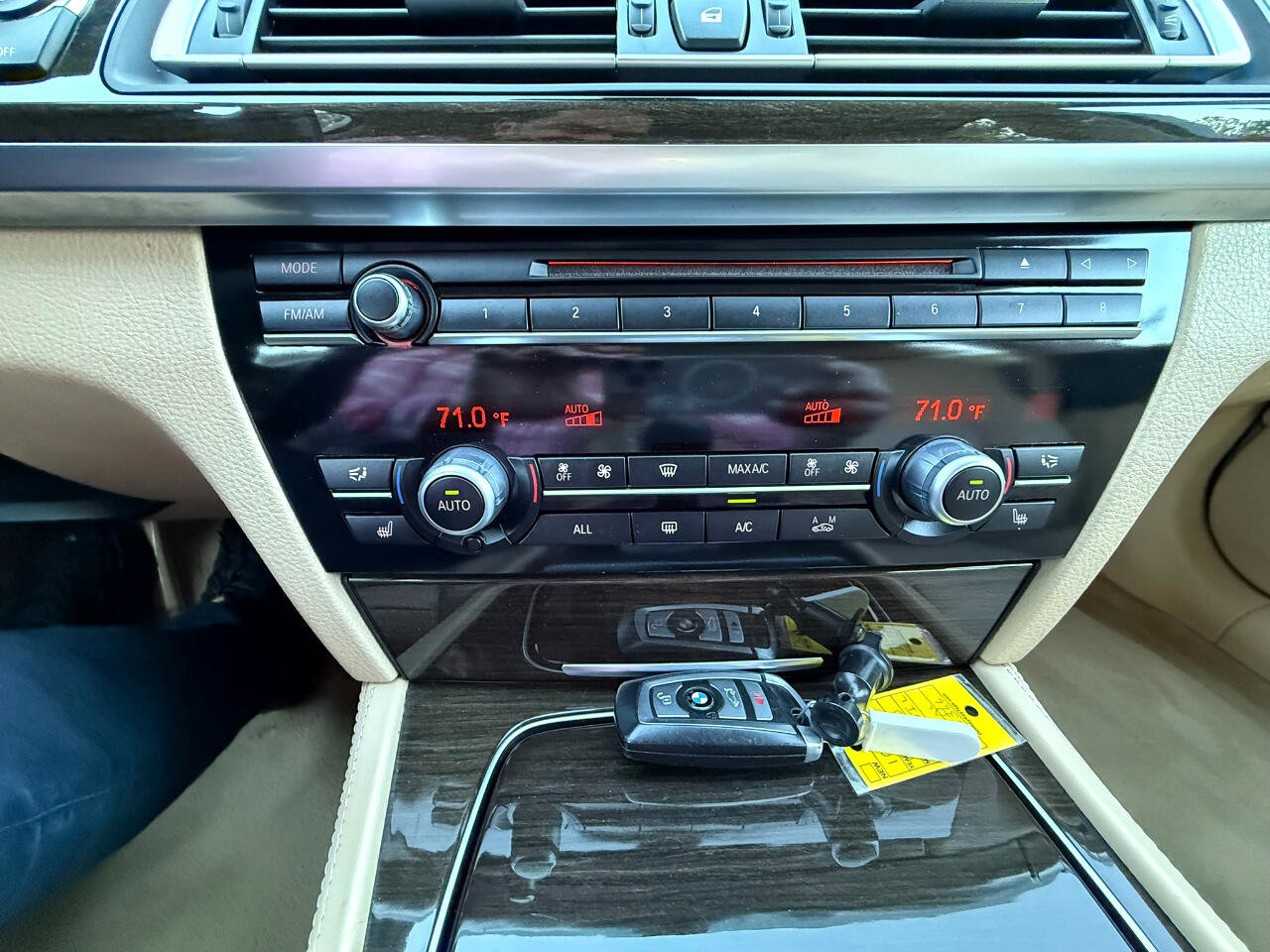 Used 2013 BMW 740Li image 22