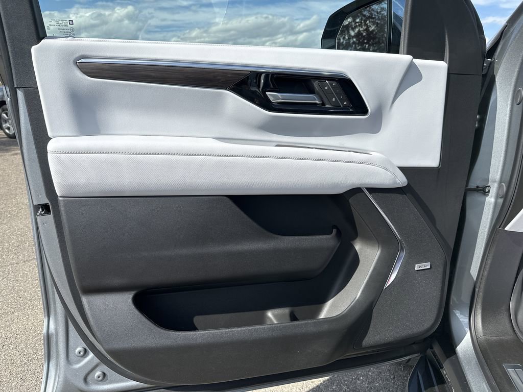 New 2025 Chevrolet Suburban Premier w/ Sun And Tow Package image 6