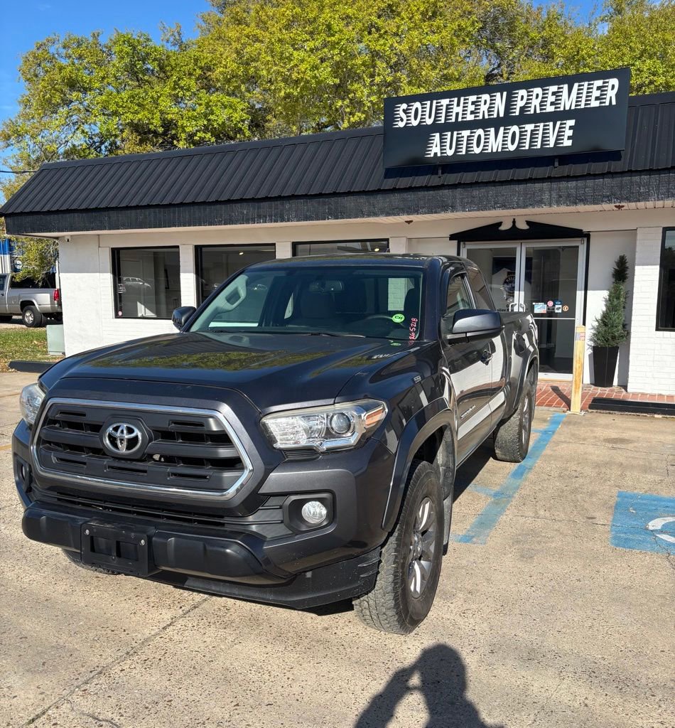 Used 2016 Toyota Tacoma SR5 w/ SR5 Appearance Package (SN) image 3