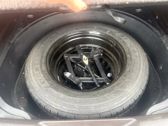 Used 2018 Jeep Cherokee Overland w/ Technology Group AWD/4WD image 17