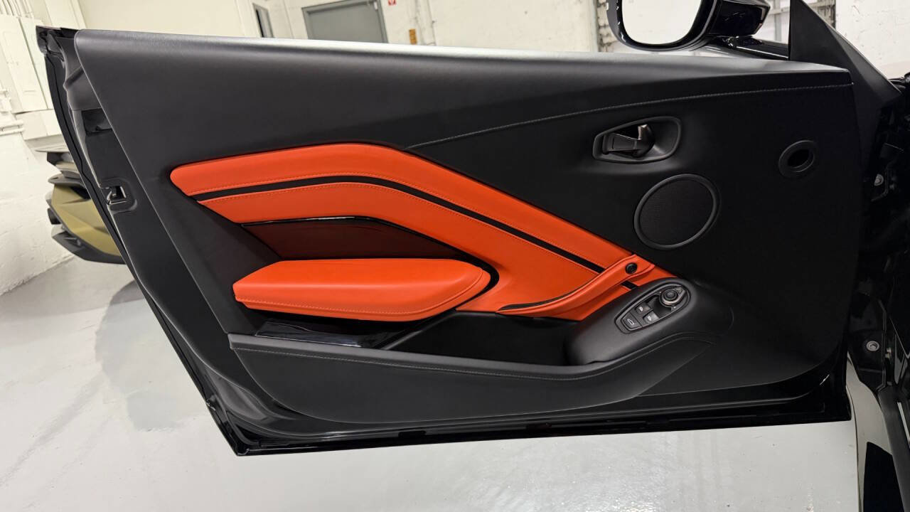 Used 2021 Aston Martin V8 Vantage Coupe image 30