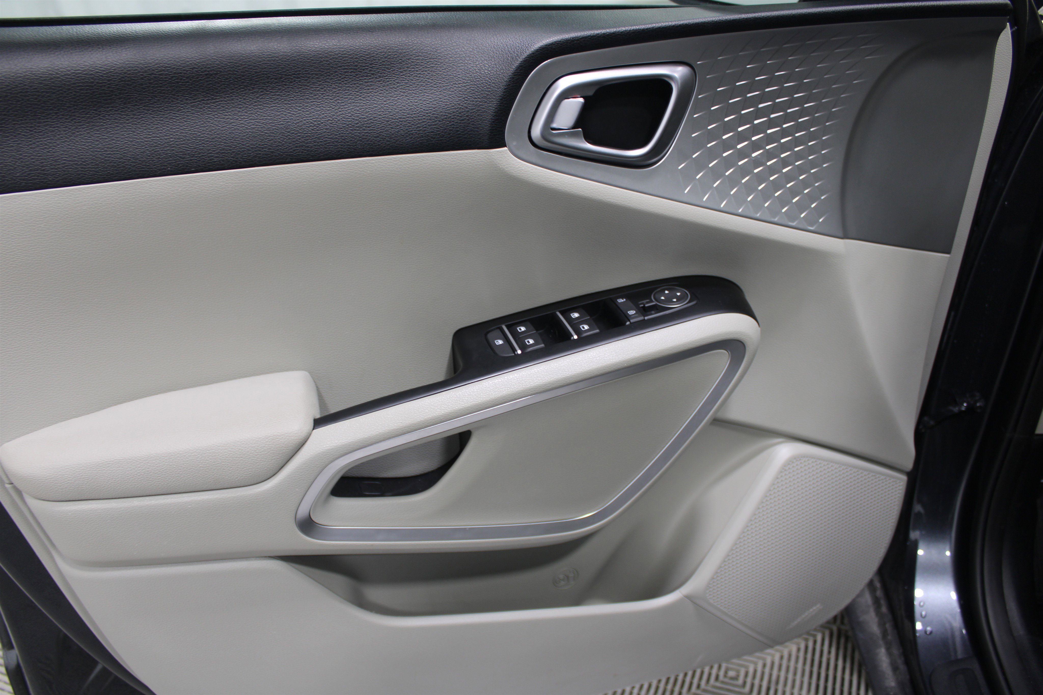 Used 2024 Kia Soul LX w/ Option Group 015 image 6