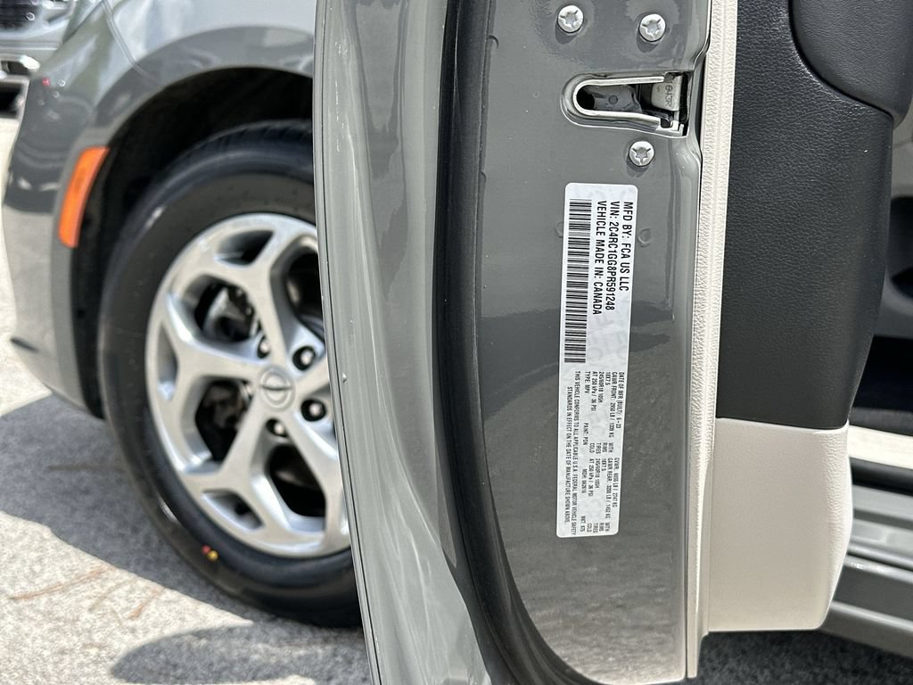 Used 2023 Chrysler Pacifica Limited FWD image 34