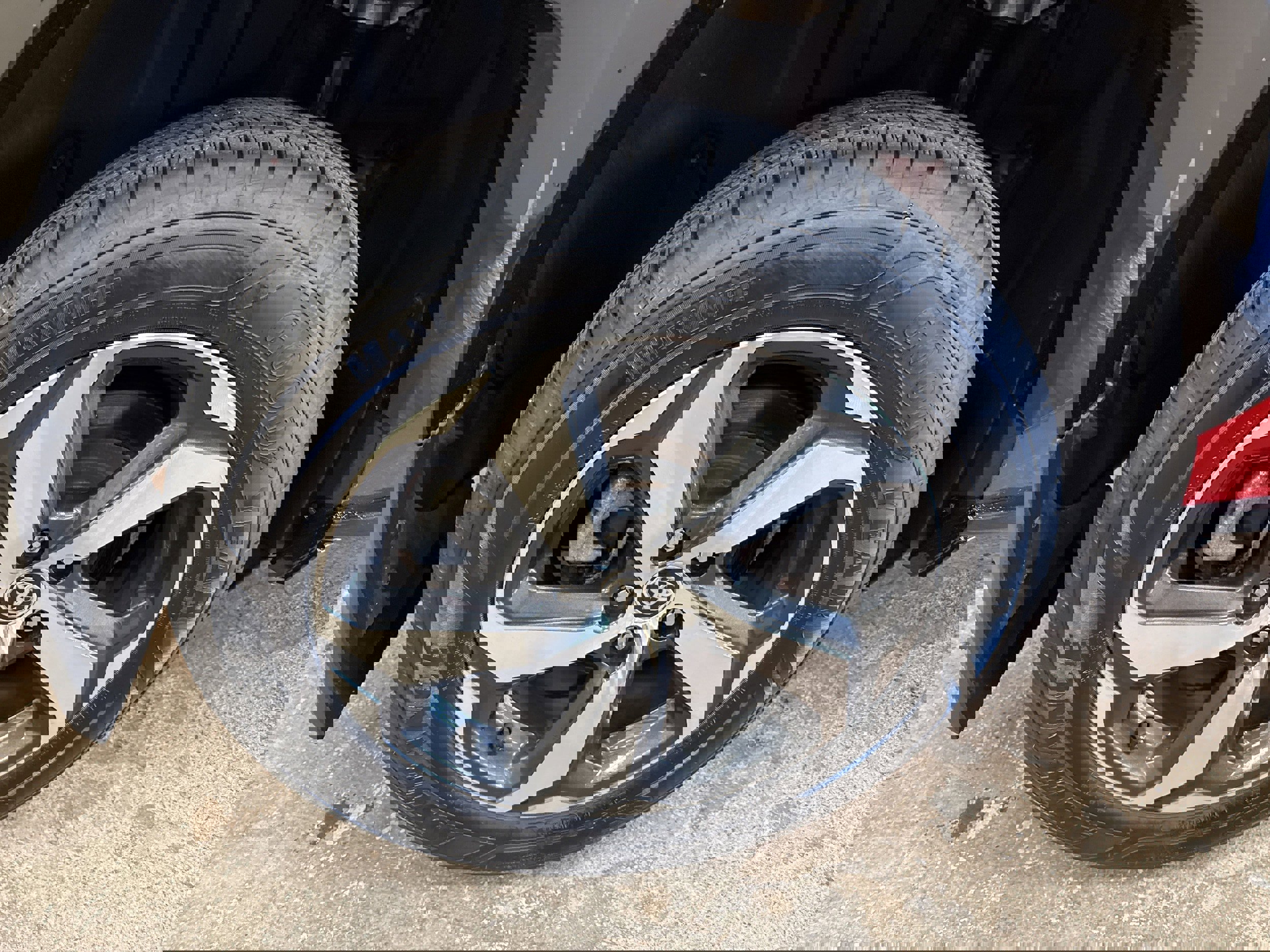 Used 2021 Toyota RAV4 SE w/ Weather & Moonroof Package image 9