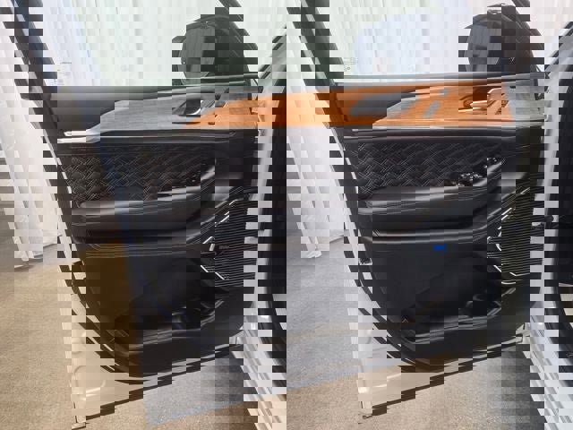 New 2025 Jeep Grand Cherokee Summit image 7