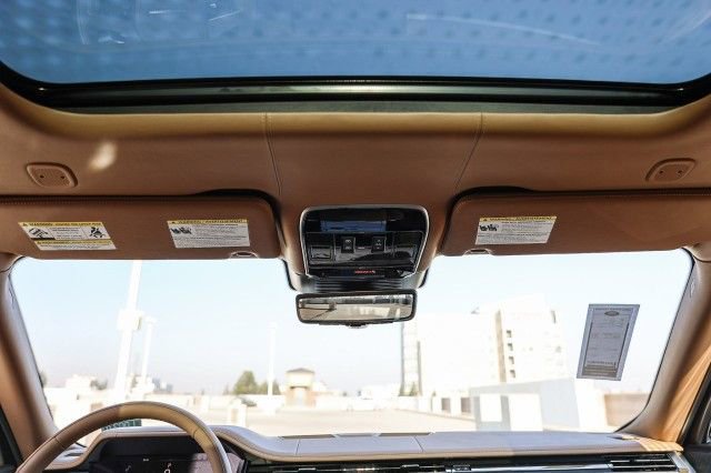 New 2025 Land Rover Range Rover SV image 17